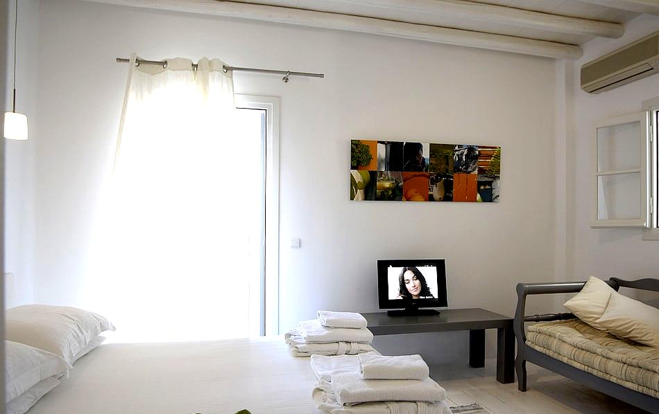 Kapetan Tasos Suites